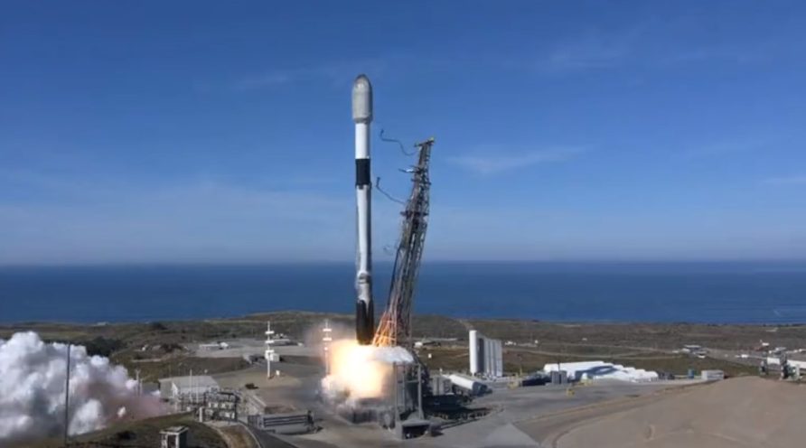 Alba Cluster 8 lifting off on Transporter-9