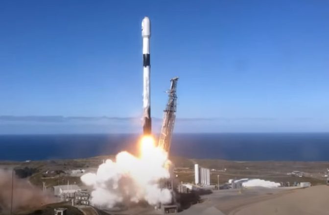 Alba Cluster 9 lifting off on Falcon 9 Block 5