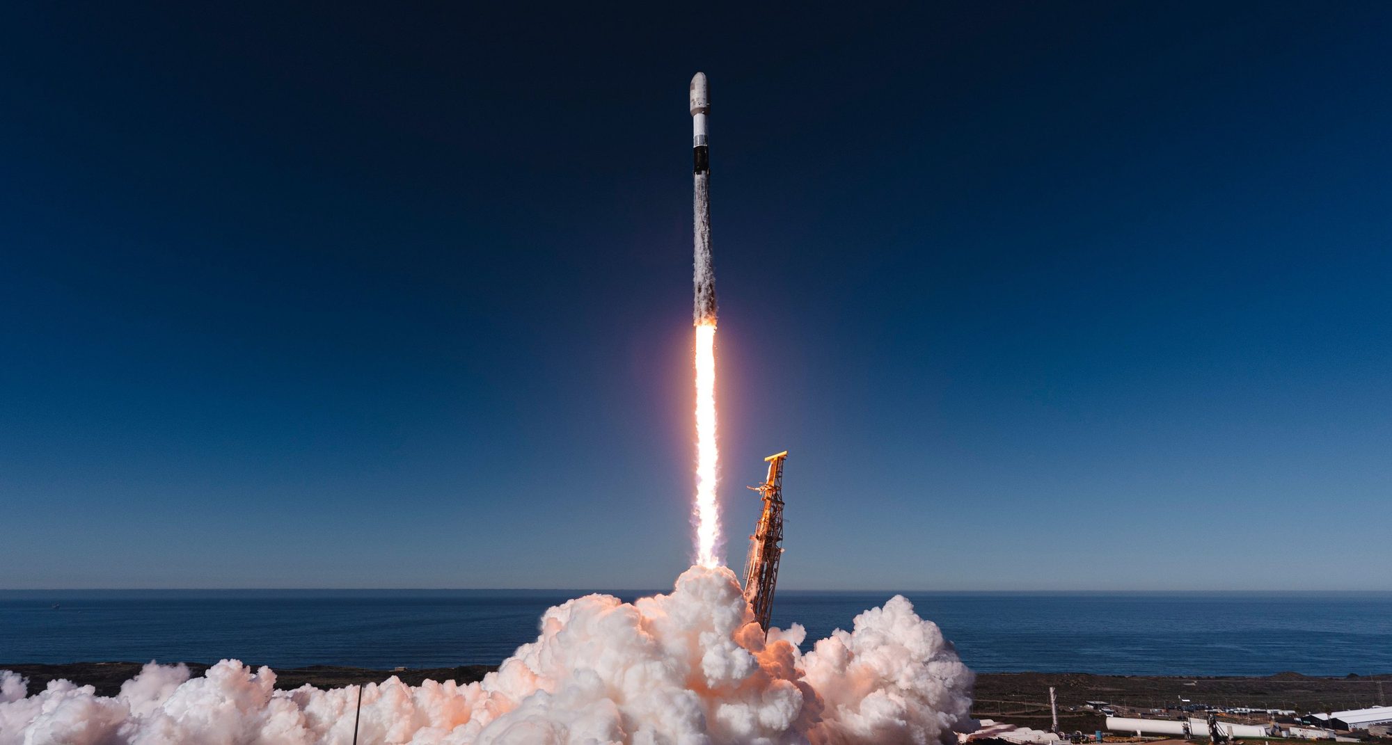 Alba Flight 10 lifting off on Falcon 9 Block 5